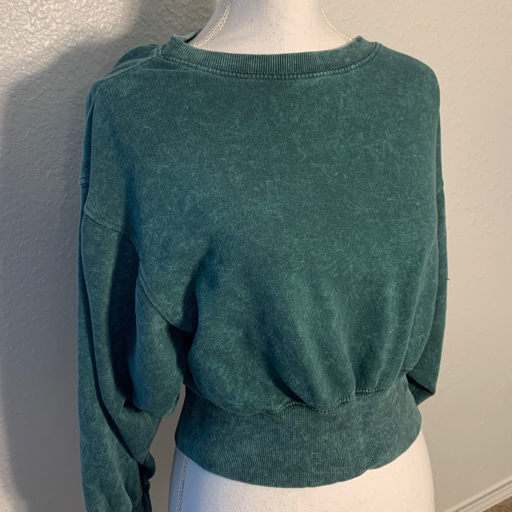 Be You women’s medium Green Cropped Sweatshirt - Picture 3 of 10